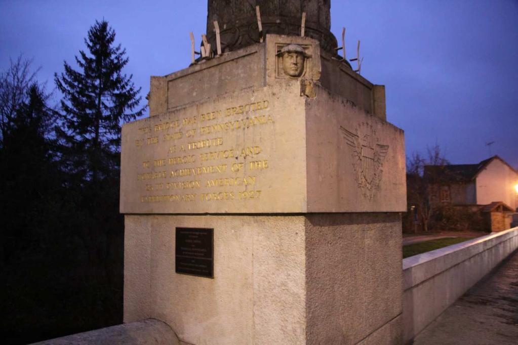 VILTART,23/11/2013) (AI01-t22 Pont monument (rare) honorant les