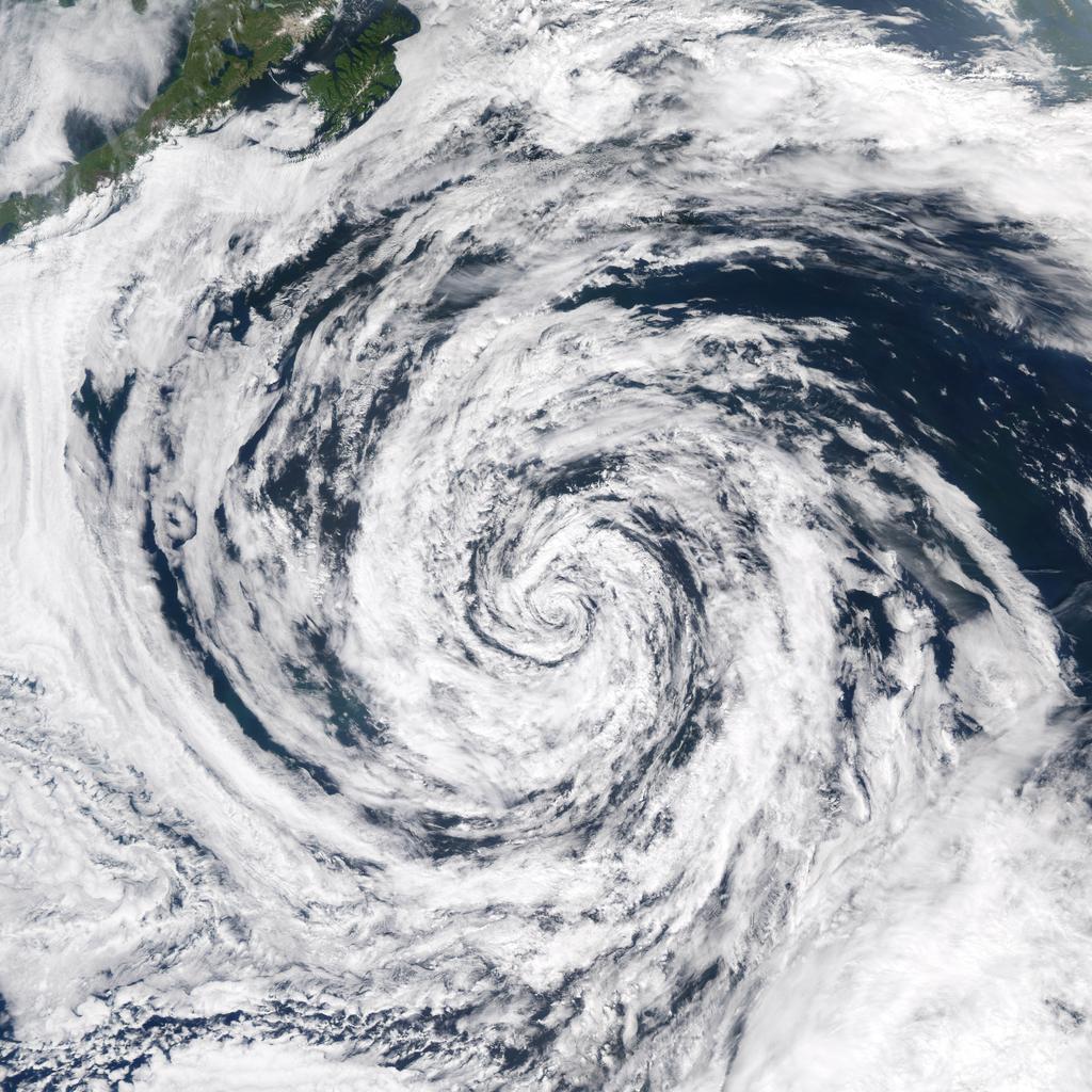 Dynamique de l atmosphère Cyclones et Anticyclones Un cyclone (zone de faible pression) Mécanique des
