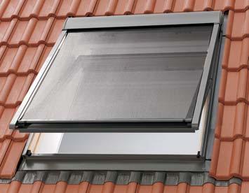 La fenêtre équipée d un store pare-soleil extérieur garde toutes ses fonctions et peut être ouverte sans limite grâce aux profilés mobiles du store.