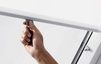 R-L Store rideau Store rideau s adaptant parfaitement dans les supports préinstallés des fenêtres.