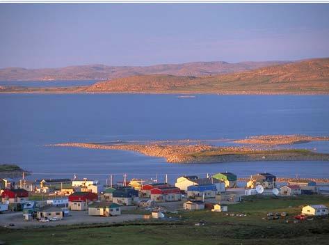 Le Nunavik Les Inuit du Nunavik parlent la langue Inuktitut dans plus de 99% des foyers (vs 83% Inuit Nunangat) Sur 4179 emplois à temps plein, 2124 (50,8%)