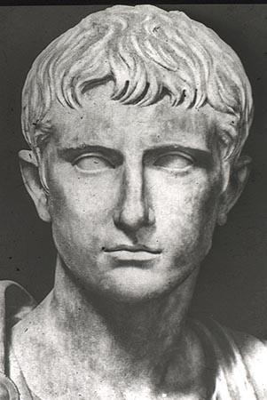 pleine séance du Sénat par Brutus son protégé, le 15 mars 44. Il s écria alors : «Tu quoque, fili» - «Toi aussi, mon fils!