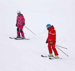 11 Virage chasse-neige, freiner skis parallèles Virage chasse-neige Objectif «virage chasse-neige»: combinaison de chasse-neige tournant, de descente en traversée et de dérapage latéral Conditions
