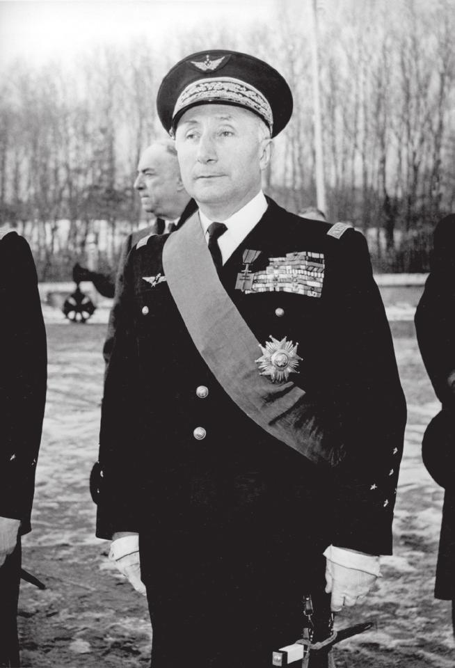 avec le général Valin (extrême droite), vers 1955