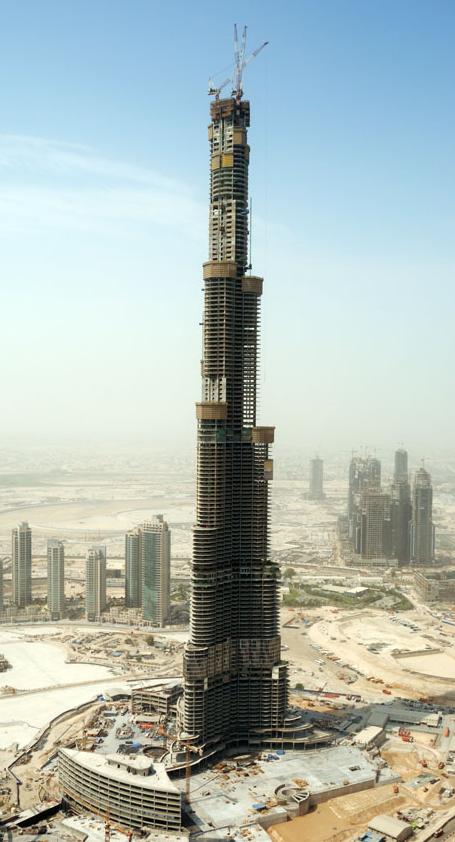 Les architectes Pour l architecture et l ingénierie de la Burj Khalifa, l agence d architectes SOM (Skidmore, Owings & Merrill LLP) a collaboré avec les développeurs d Emaar Properties PJSC, basés à