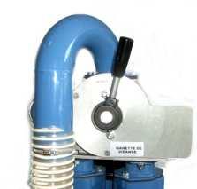 La pompe électrique : vidange au débit de 150 L/min ; le fluide peut être directement réinjecté en continu dans le cycle de production ou renvoyé vers