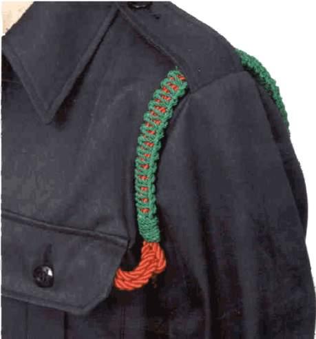 ANNEX F ANNEXE F APPENDIX 4 APPENDICE 4 Step 1: Pass the lanyard under the left shoulder strap and under the arm. Step 2: Thread the cord through the eyelet and tighten under the arm.