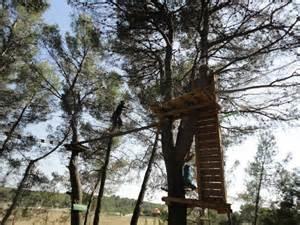 Le Domaine d Escattes Un parc acrobatique en hauteur Une autre approche du milieu naturel et de l arbre sur