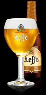 LEFFE TRIPLE Naturellement trouble, la Leffe Triple (8,5%) est une bière de dégustation qui bénéfice comme son nom l indique d une triple fermentation Goût Robuste et raffiné Conditionnement