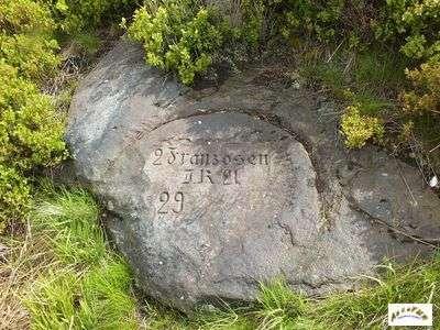 Le rocher sommital du Petit Donon Les autorités militaires allemandes ont établi une liste de 112 stèles numérotées.