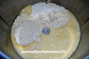 30 min/vit 5. 2- Ajouter la farine, la levure et le beurre fondu.