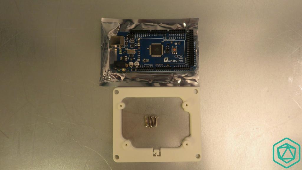 Fixation de la carte Arduino Prenez tout d abord le support plastique, 3 vis M3X10 et la carte Arduino Funduino Mega) Mega (ici Fixez la carte arduino a l aide de 3 vis aux 4