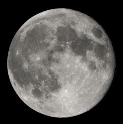 28 La Lune, compagne de la Terre Diamètre 3 473 km période de rotation 27.3 jours densité 3.3 distance à la terre 384 000 km révolution autour de la Terre 27,3 jours Inclinaison sur l écliptique 5.