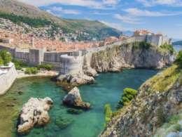 Visite du Palais de Dioclétien, également au patrimoine mondial de l Unesco et de la Cathédrale. Déjeuner puis route vers Dubrovnik.