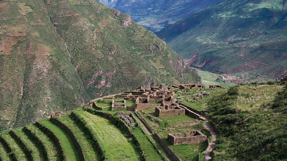 Pisaq est l entrée énergétique de la vallée sacrée des Incas car un condor s inscrit au-dessus du village dans la paroi rocheuse.