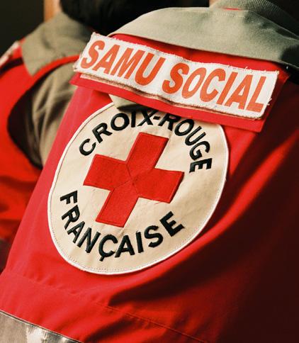 La Croix-Rouge française, en bref La Croix-Rouge française est à la fois une association fidèle aux principes fondateurs de la loi de1901 et une entreprise à but non lucratif engagée dans le secteur