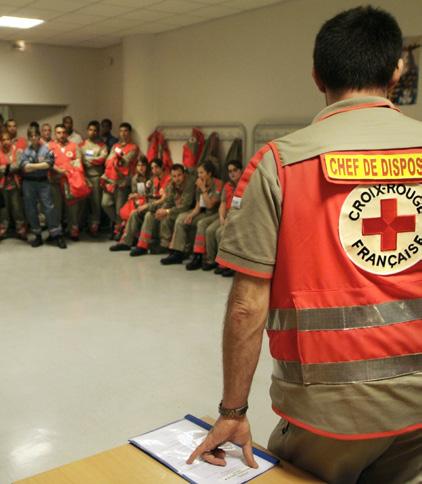 la campagne de recrutement LA DEMARCHE Face au déficit de bénévoles et aux difficultés de recrutement des structures de la Croix-Rouge française, le conseil de Délégation Régionale du Centre a décidé