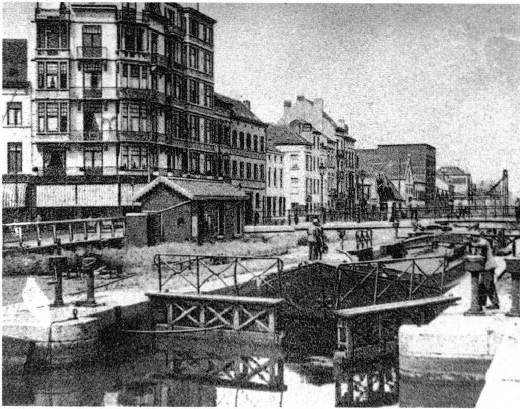 rive (territoire de Molenbeek-St-Jean), s'imposèrent rapidement comme les lieux privilégiés du transbordement des marchandises.