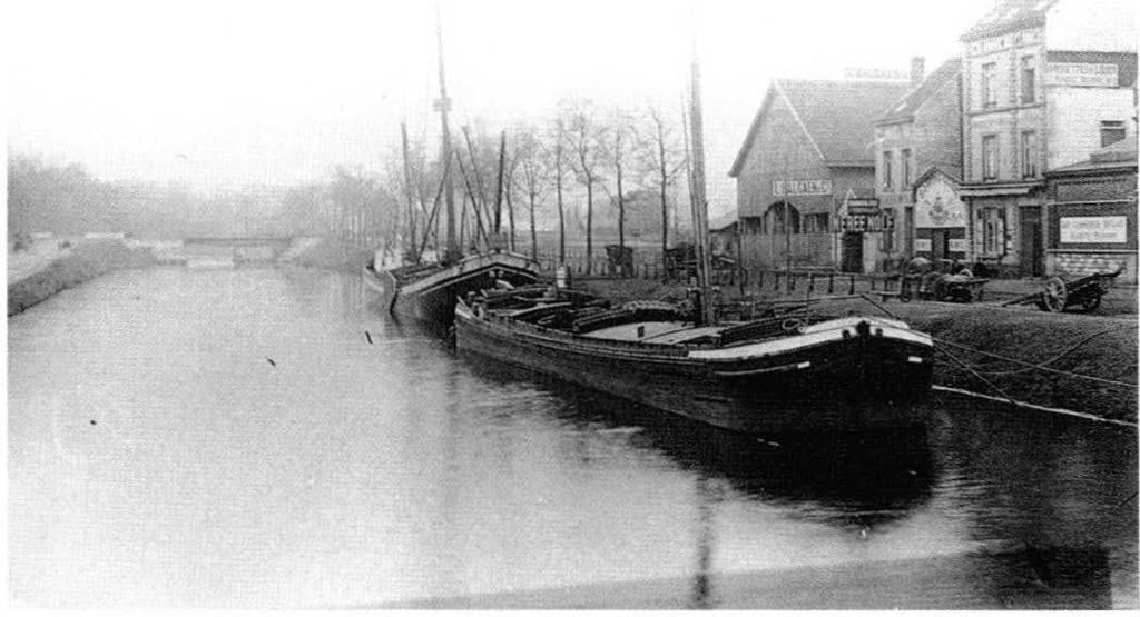Les trois bassins - Béco, Gobert et Vergote- formant le nouveau port de Bruxelles furent mis en service en 1907, précédés de quelques mois par l' i nauguration des installations ferroviaires et