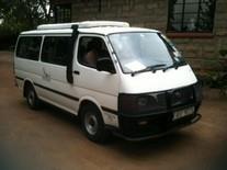 - Route pour Amboseli à bord d un minibus 6 sièges à toit ouvrant (+/- 4h30 de trajet) - Arrivée et installation au lodge en fin d