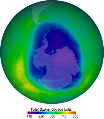 Le trou dans la couche d ozone Ce cycle peut être perturbé à plusieurs conditions : Une concentration significative de produits chlorés : les nuages stratosphériques, très froids, qui se créent au