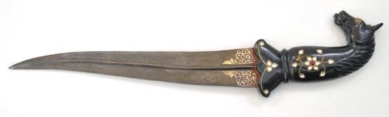 SF. 500 / 700 203 MOUKHALA (169 cm) platine à la Miquelet en métal doré, crosse bois avec incrustation d os et de métal
