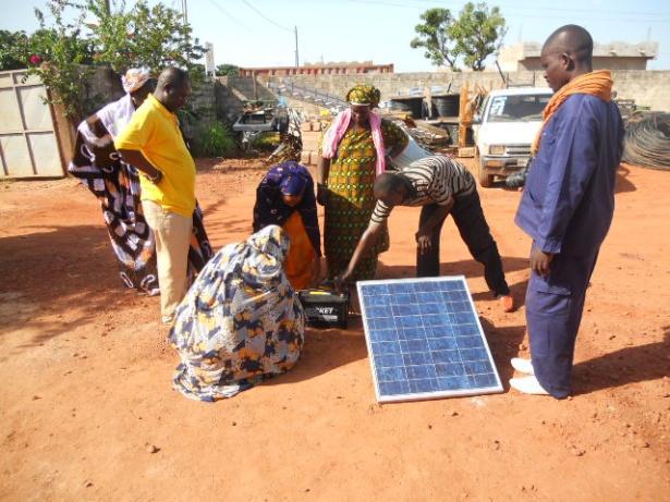 Politique d ER claire de FRES: Créer et soutenir les entreprises d ER en Afrique Volonté de l AMADER: Agence Malienne de l Energie
