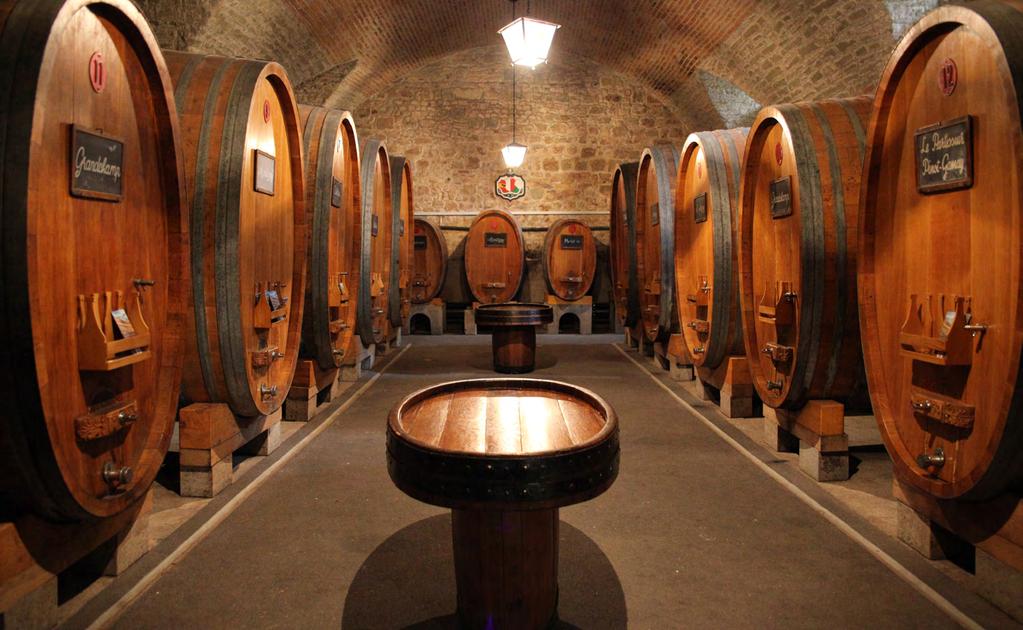 LES RÉSERVES Payerne jouit d une longue tradition viticole, qui pourrait avoir été léguée par les moines vignerons de Cluny.