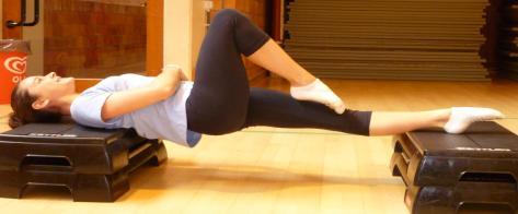 2 Ballet-leg Ballet-leg alternatif: En position allongée surélevée, tête, épaules et talons surélevés; 5 secondes position dorsale de base