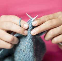 Ateliers Pelotes et parlottes Cet atelier vous donnera l occasion d exercer vos talents au tricot, à la broderie ou à la couture dans une ambiance conviviale. Ouvert aux débutants ou confirmés.