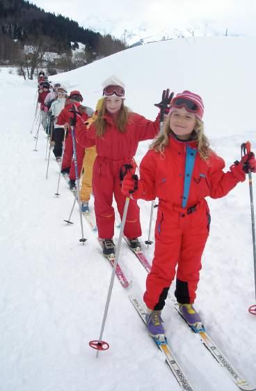 A la fin du séjour, les enfants repartiront avec leurs insignes! Un séjour ski alpin complété des jeux de neige, des animations variées, sans oublier la boom de fin de séjour!