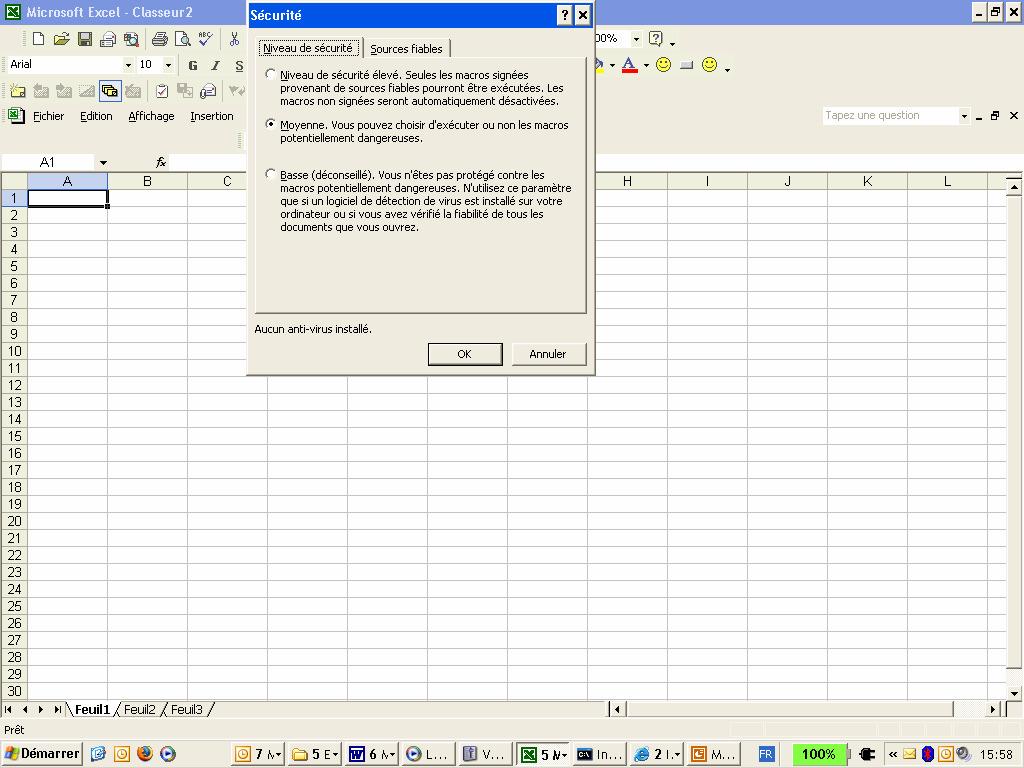 Préambule : Le fichier Excel contient des macros, il est donc nécessaire d activer les macros au moment de l ouverture du fichier.