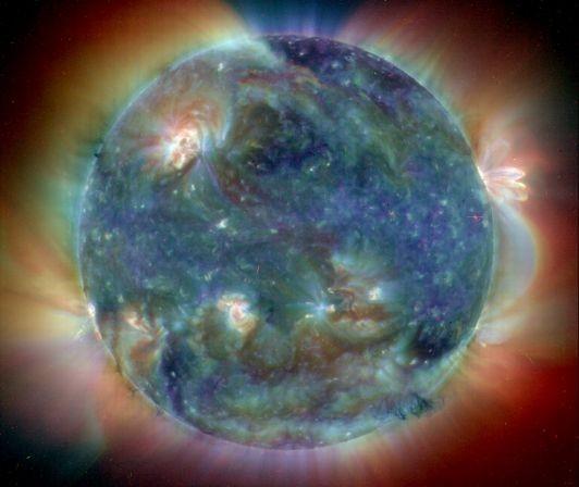 2.6 -- Manifestations naturelles de la Force de LORENTZ: Soleil : éjection de particules, déviées par le champ magnétique du soleil.