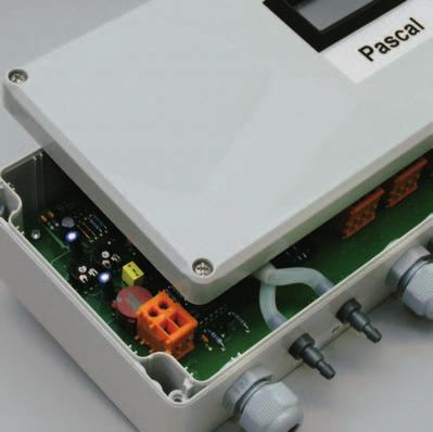 Raccord de pression Système d étrier encliquetable ou montage à visser Montage simple et rapide directement sur une plaque de montage ou sur un circuit imprimé.