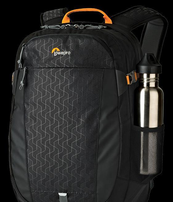 Le panneau dorsal perforé vous apporte un confort total, et inclut un passant pour accrocher facilement votre sac à votre valise.