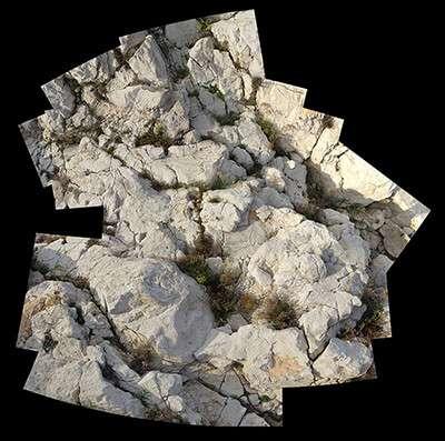 196 Annexe B - Récits de mission Figure B.24 Mosaïque d une partie de la zone extérieure, sur les avancées rocheuses, réalisée à partir de 25 photographies [cbd L. Avanthey et al.]. collage.