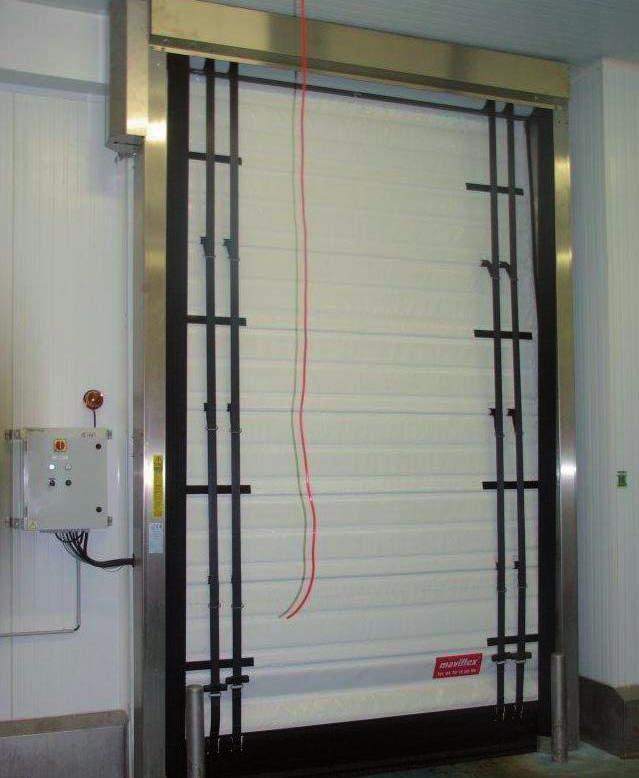 ENVIRONNEMENTS SPÉCIFIQUES chambres froides Cette porte à enroulement rapide, compacte et silencieuse, est destinée à une utilisation en intérieure de bâtiments industriels frigorifique.