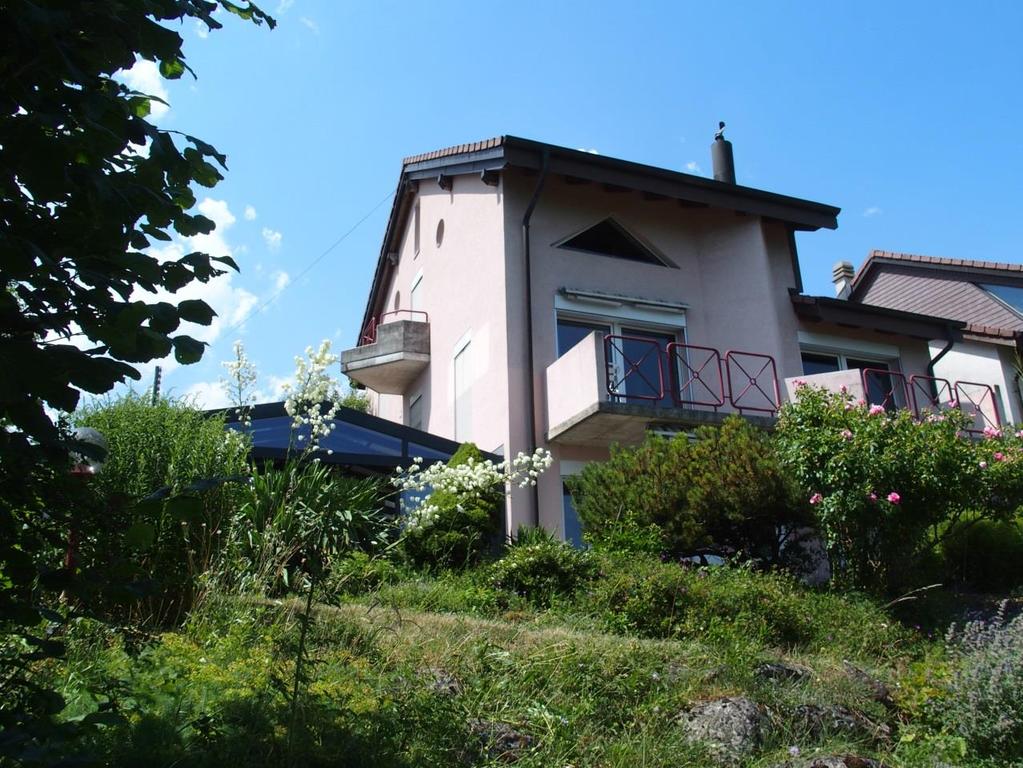 A vendre 2025 Chez-le-Bart (Le Belvédère) Splendide villa mitoyenne Situation avec vue imprenable sur le lac et les Alpes Terrain de 1031