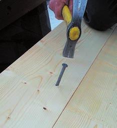 (Respecter la largeur utile 205 mm lors de l emboîtement des lames) Pour emboîter le SAPISOL, utiliser une protection en bois.