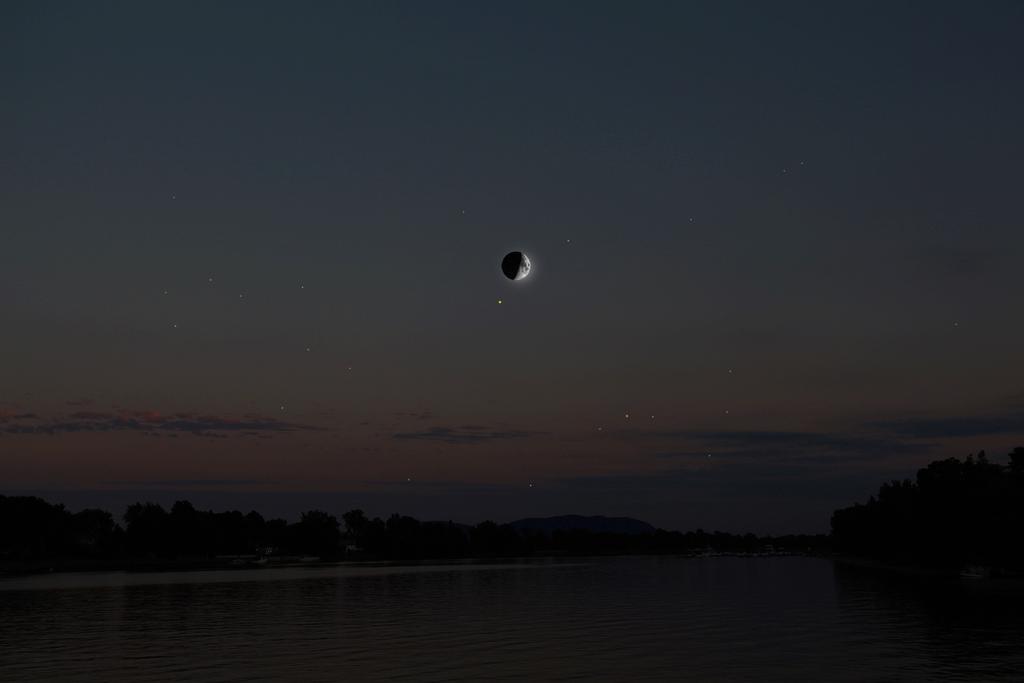 Mardi 26 septembre, la Lune se juxtapose à Saturne! Instrument: oeil nu!