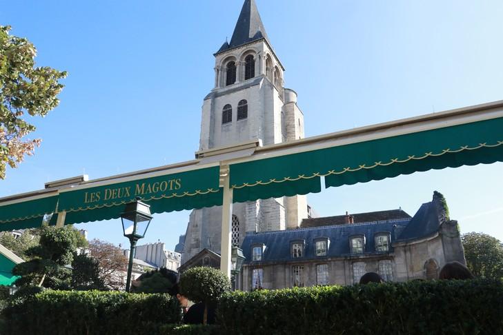 Photographie de l'église de Saint-Germain-des-prés à Paris et de la terrasse du célèbre café Les Deux Magots prise le 3 octobre 2016 / AFP "En même temps, ils ont envie d'être là car depuis tout