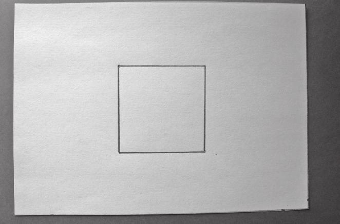 Matériel 1 feuille blanche rectangulaire (10 cm 14 cm) où est tracé un carré de 4 cm de côtés (Attention : le carré doit être exactement au centre de la feuille pour