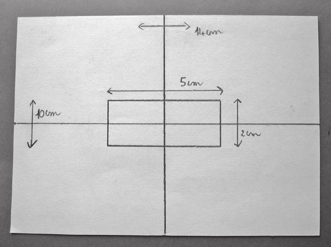 Matériel feuille blanche rectangulaire (10 cm 14 cm) où est tracé un rectangle (L = 5 cm, l = 2 cm) (Attention : le rectangle doit être exactement au centre de la feuille