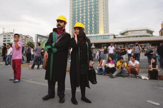 SAMEDI 15 JUIN 2013 LE NOUVELLISTE MONDE 23 ISTANBUL Des membres du barreau ont été interpellés pour avoir manifesté leur soutien aux protestataires de Taksim.
