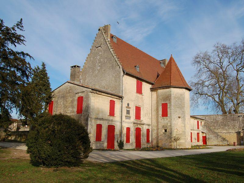 Location d'une salle de 90 m2 au coeur du vignoble du Château, pouvant accueillir tout type d'évènements privés ou professionnels.