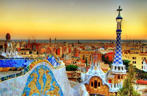Jour 4 JOURNEE BARCELONE env 140 km Barcelone : tour panoramique Le quartier gothique Le parc Güell Départ pour
