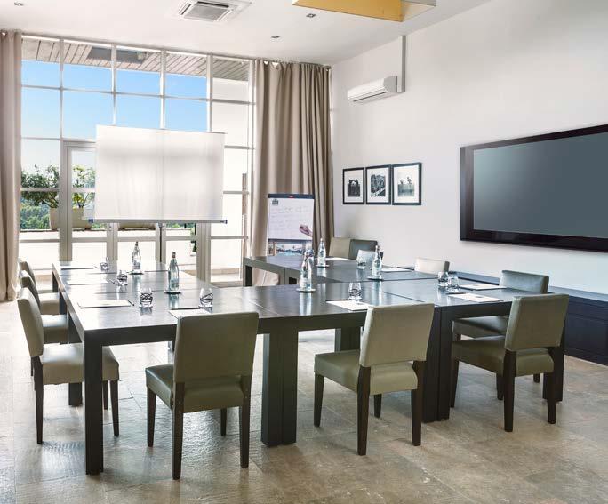 YOUR ROYAL SEMINARE PLAN D ACCÈS... Votre Royal séminaire Our daylight Von Hagge meeting room of 65m² can be ajusted to 40 people.