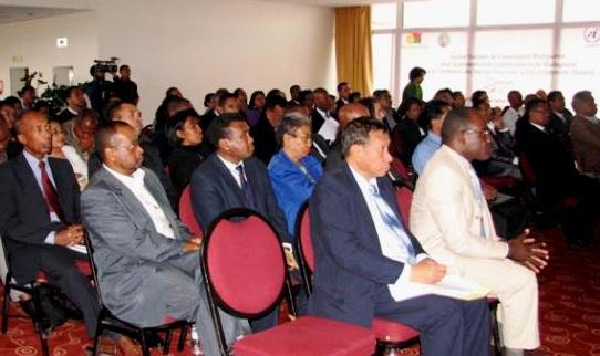 participation de Madagascar à Rio+20 s est tenu les 22 et 23 mars 2012, avec la contribution active d environ 80 participants.