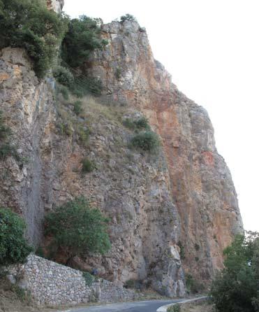 II. 2. Éboulements La rivière de la Nartuby a creusée d imposantes falaises dans les calcaires dolomitiques du Jurassique au niveau de la commune de Châteaudouble (Var).