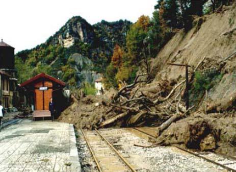 III «Coulées» Source : ONF- RTM04 Coulées boueuses en novembre 1994 sur la commune d Annot (Alpes de Haute- Provence) suite à de très fortes précipitations.
